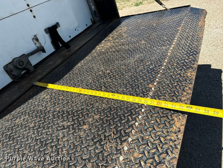 image for item MU9842 2002 Chevrolet  Express G3500 delivery truck