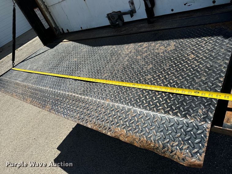 image for item MU9842 2002 Chevrolet  Express G3500 delivery truck