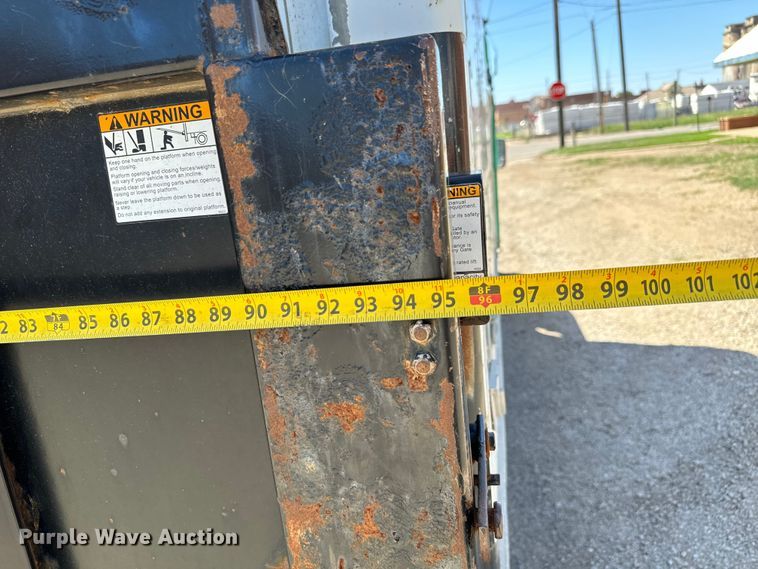 image for item MU9842 2002 Chevrolet  Express G3500 delivery truck