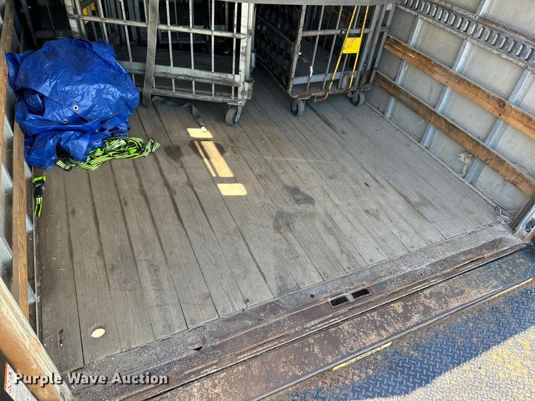 image for item MU9842 2002 Chevrolet  Express G3500 delivery truck