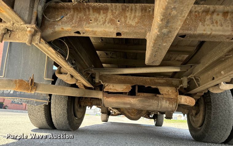 image for item MU9842 2002 Chevrolet  Express G3500 delivery truck