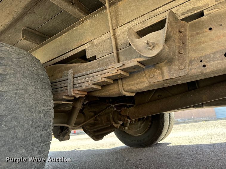 image for item MU9842 2002 Chevrolet  Express G3500 delivery truck