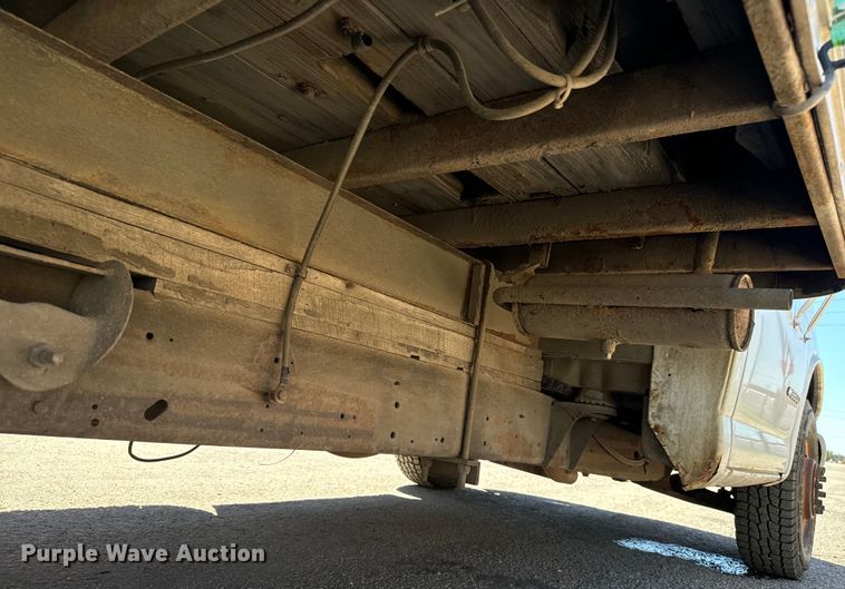 image for item MU9842 2002 Chevrolet  Express G3500 delivery truck