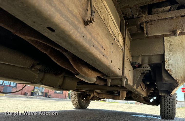 image for item MU9842 2002 Chevrolet  Express G3500 delivery truck