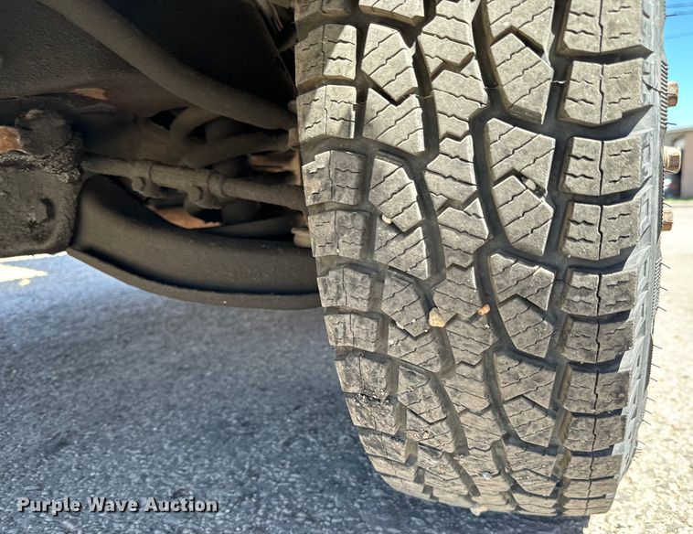 image for item MU9842 2002 Chevrolet  Express G3500 delivery truck