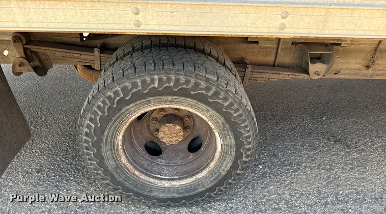 image for item MU9842 2002 Chevrolet  Express G3500 delivery truck