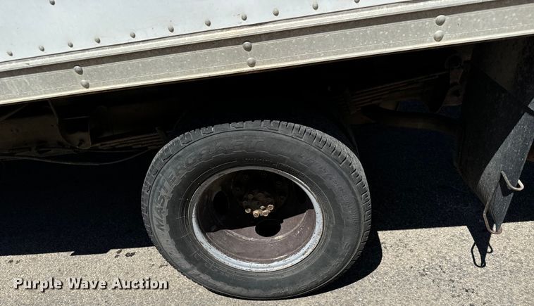 image for item MU9842 2002 Chevrolet  Express G3500 delivery truck