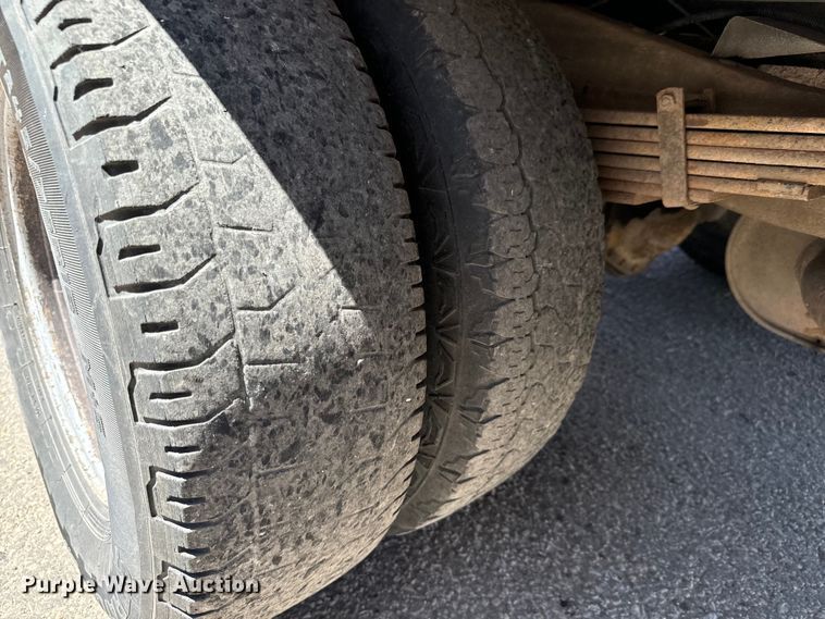 image for item MU9842 2002 Chevrolet  Express G3500 delivery truck