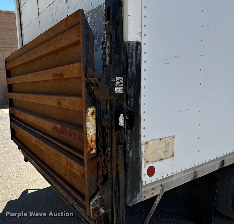 image for item MU9843 1999 Chevrolet  Express 3500 box truck