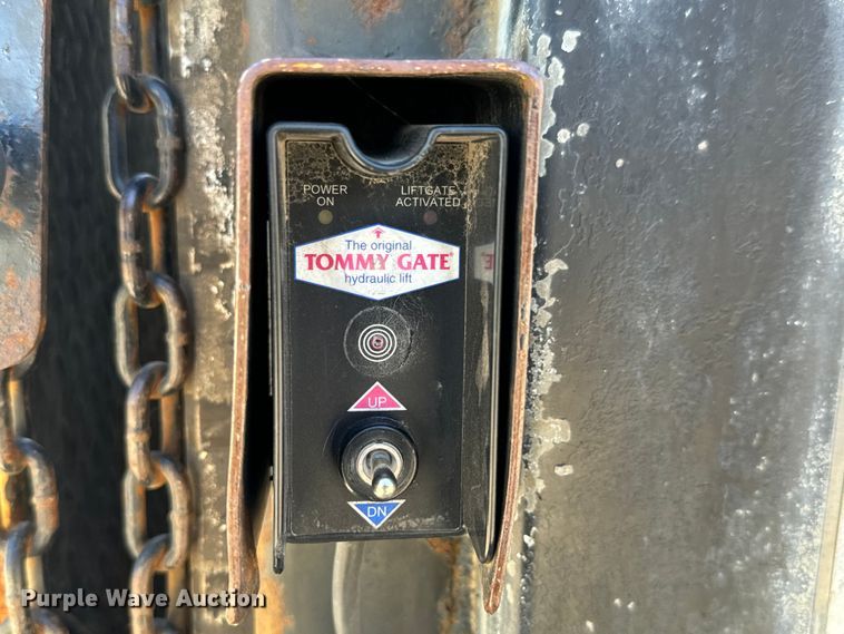 image for item MU9843 1999 Chevrolet  Express 3500 box truck