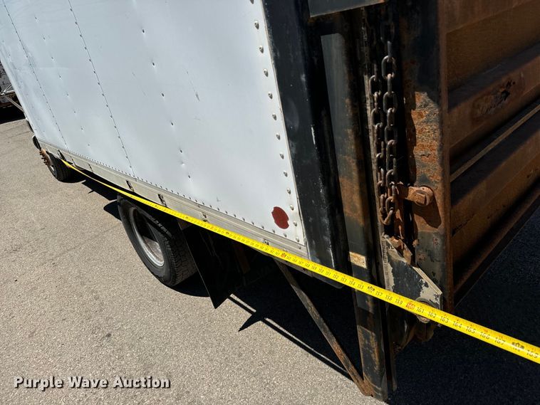 image for item MU9843 1999 Chevrolet  Express 3500 box truck