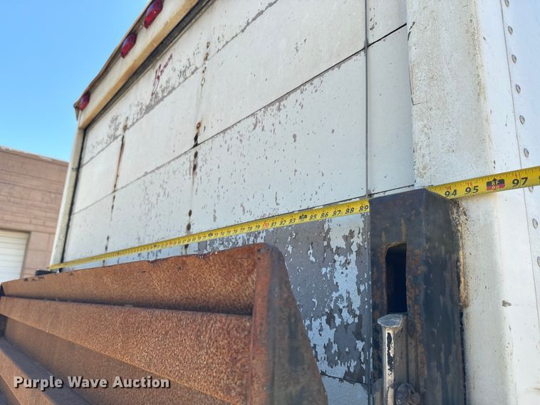 image for item MU9843 1999 Chevrolet  Express 3500 box truck