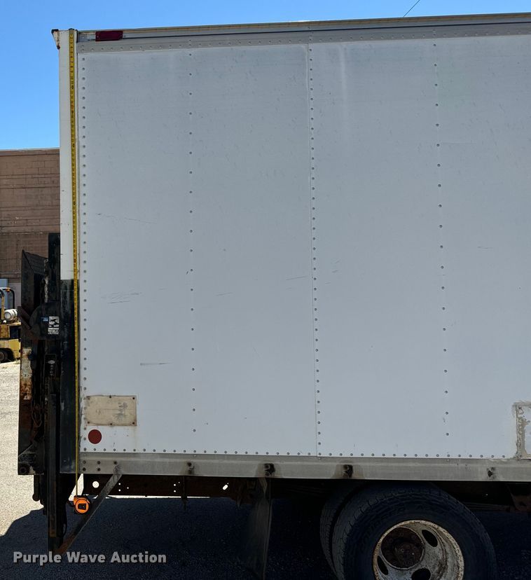 image for item MU9843 1999 Chevrolet  Express 3500 box truck