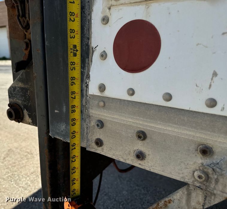 image for item MU9843 1999 Chevrolet  Express 3500 box truck