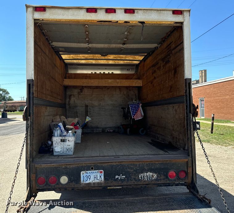 image for item MU9843 1999 Chevrolet  Express 3500 box truck