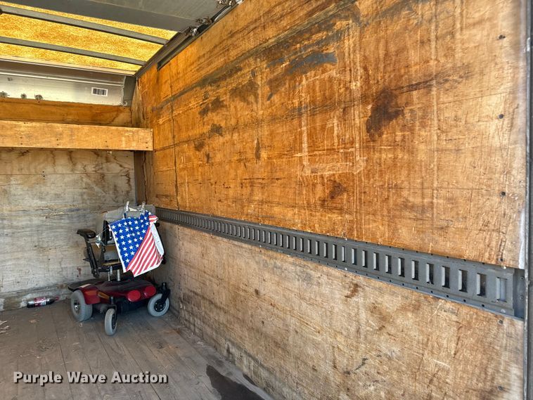 image for item MU9843 1999 Chevrolet  Express 3500 box truck