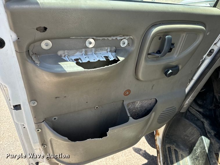 image for item MU9843 1999 Chevrolet  Express 3500 box truck