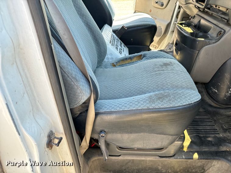 image for item MU9843 1999 Chevrolet  Express 3500 box truck