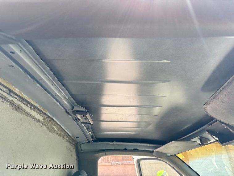 image for item MU9843 1999 Chevrolet  Express 3500 box truck