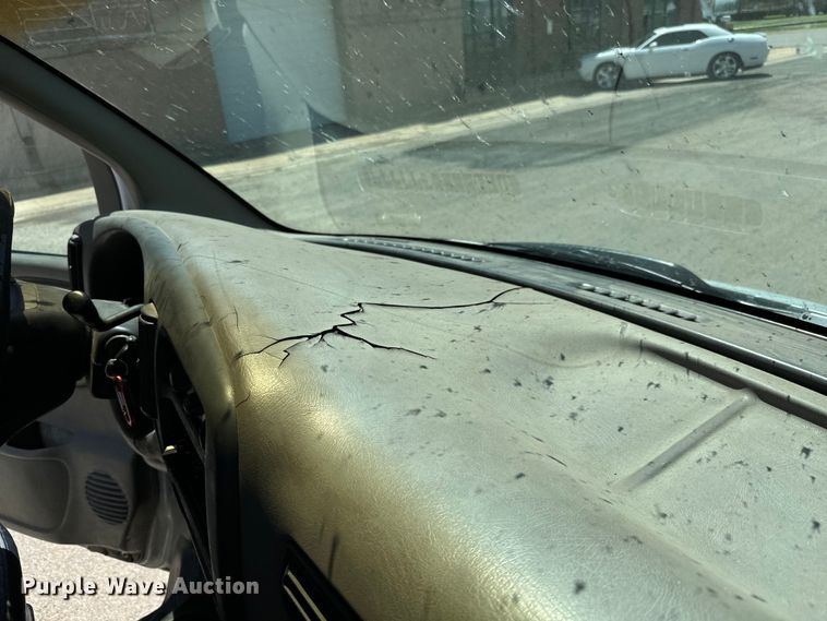 image for item MU9843 1999 Chevrolet  Express 3500 box truck