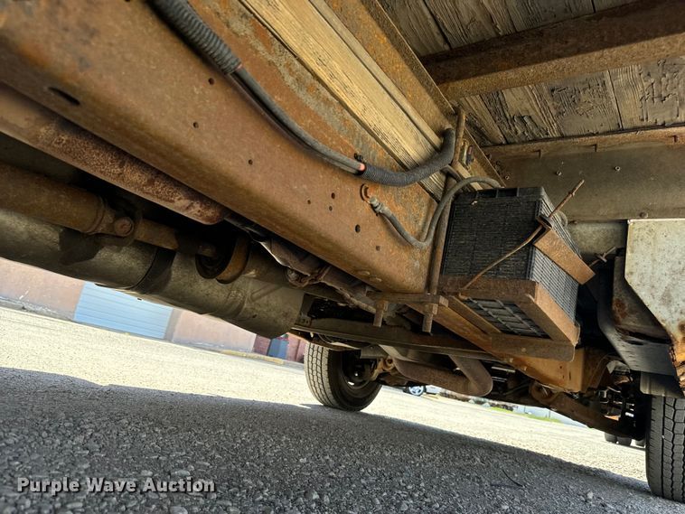 image for item MU9843 1999 Chevrolet  Express 3500 box truck