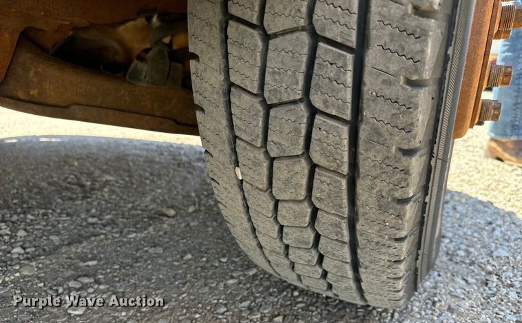 image for item MU9843 1999 Chevrolet  Express 3500 box truck