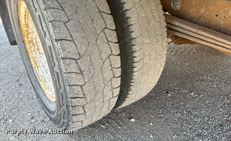 image for item MU9843 1999 Chevrolet  Express 3500 box truck