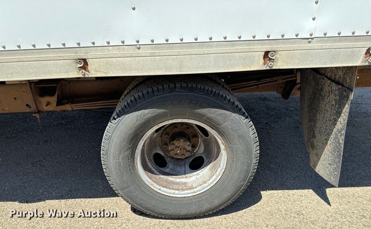 image for item MU9843 1999 Chevrolet  Express 3500 box truck