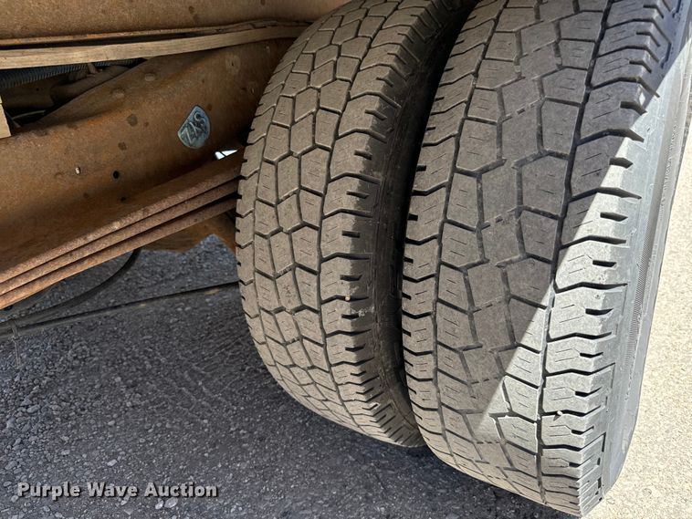 image for item MU9843 1999 Chevrolet  Express 3500 box truck