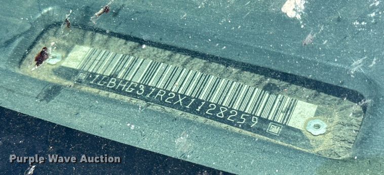 image for item MU9843 1999 Chevrolet  Express 3500 box truck