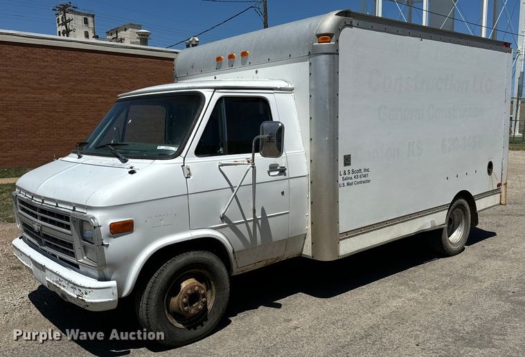 image for item MU9844 1991 Chevrolet  G30 delivery truck