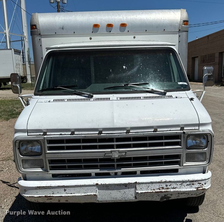 image for item MU9844 1991 Chevrolet  G30 delivery truck