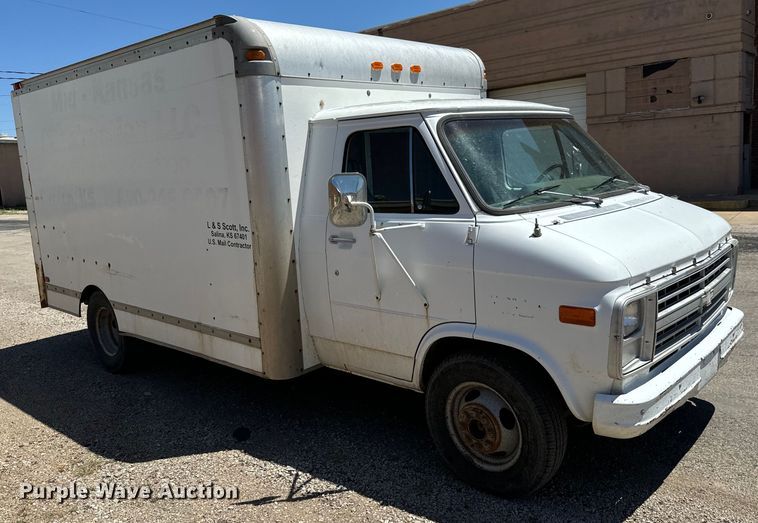 image for item MU9844 1991 Chevrolet  G30 delivery truck