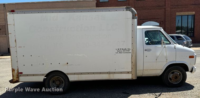 image for item MU9844 1991 Chevrolet  G30 delivery truck