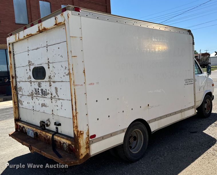 image for item MU9844 1991 Chevrolet  G30 delivery truck
