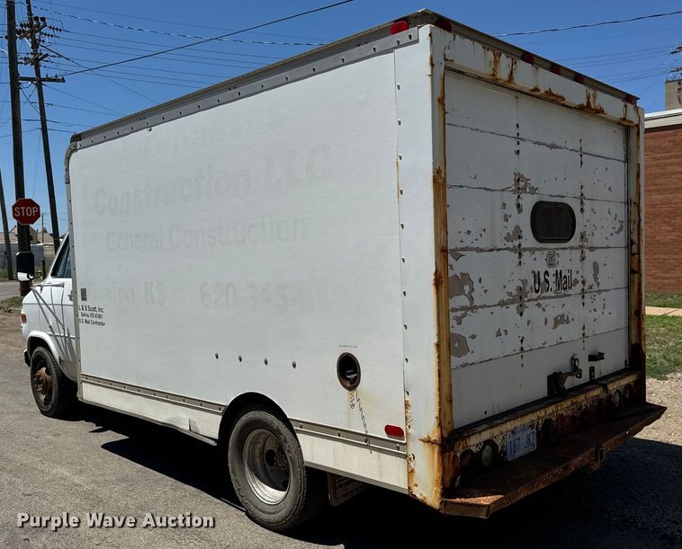 image for item MU9844 1991 Chevrolet  G30 delivery truck