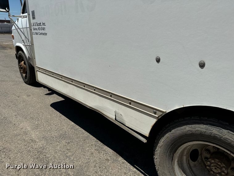 image for item MU9844 1991 Chevrolet  G30 delivery truck