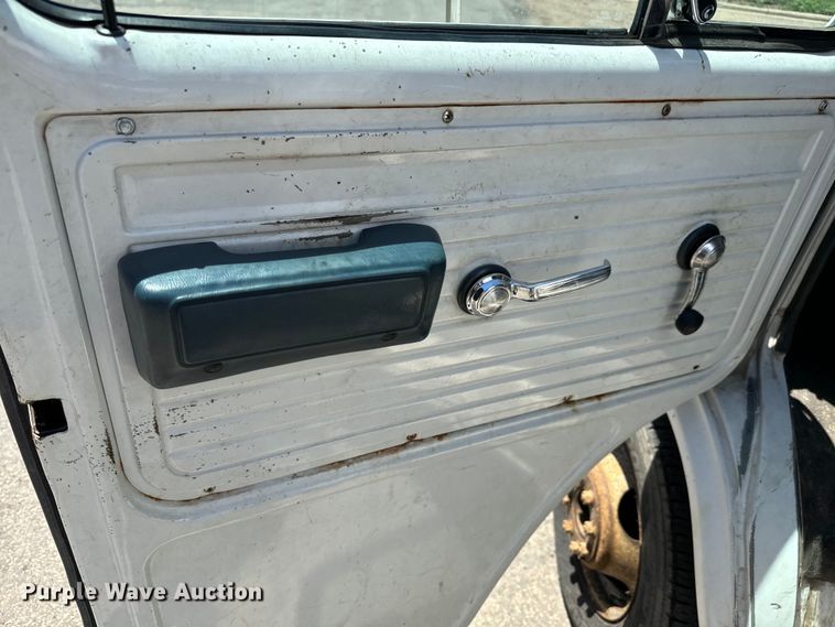 image for item MU9844 1991 Chevrolet  G30 delivery truck