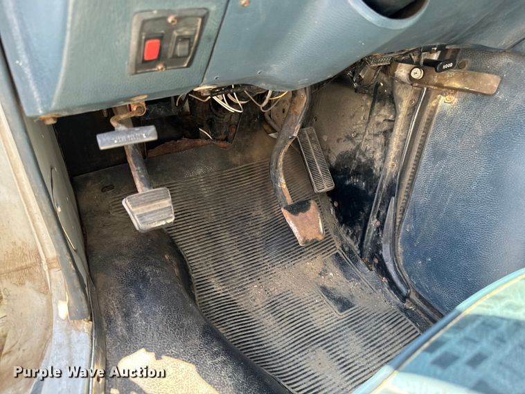 image for item MU9844 1991 Chevrolet  G30 delivery truck