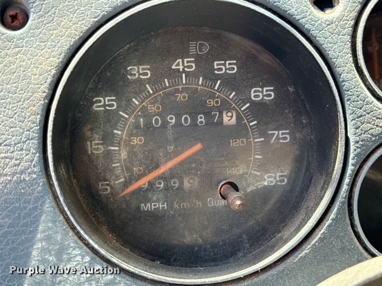 image for item MU9844 1991 Chevrolet  G30 delivery truck