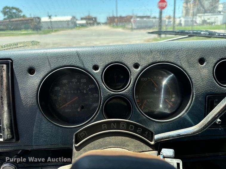 image for item MU9844 1991 Chevrolet  G30 delivery truck