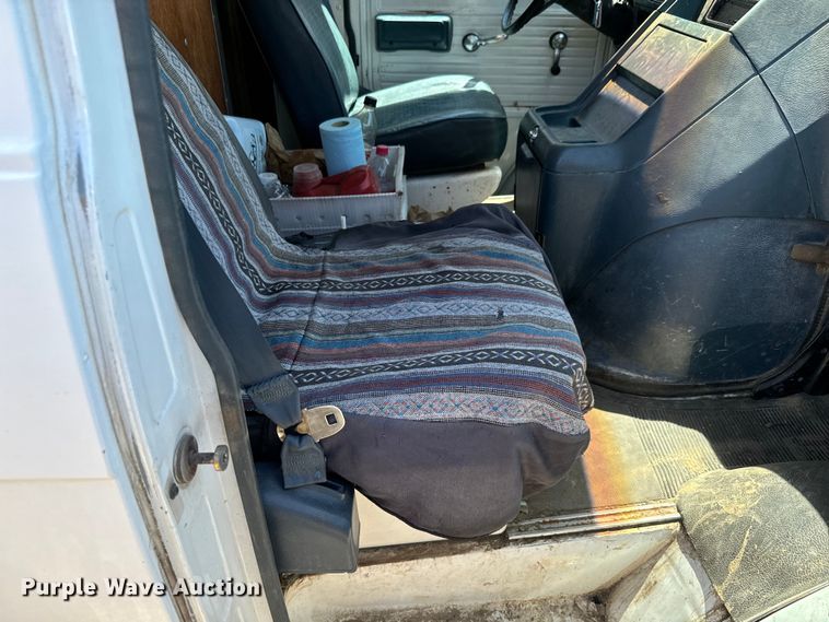 image for item MU9844 1991 Chevrolet  G30 delivery truck