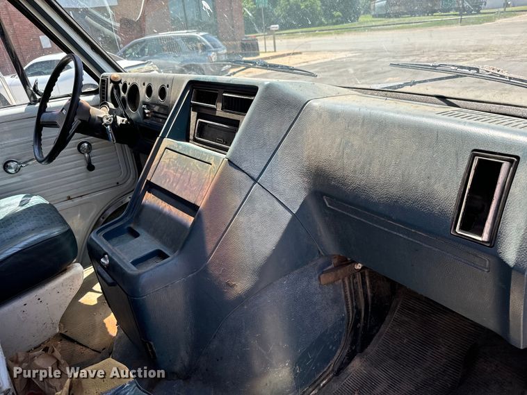 image for item MU9844 1991 Chevrolet  G30 delivery truck