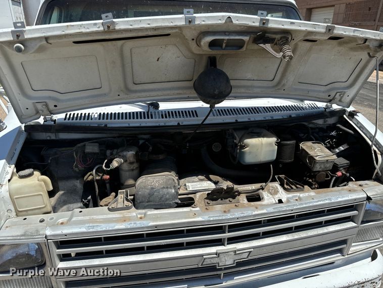 image for item MU9844 1991 Chevrolet  G30 delivery truck