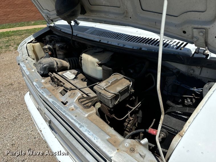 image for item MU9844 1991 Chevrolet  G30 delivery truck