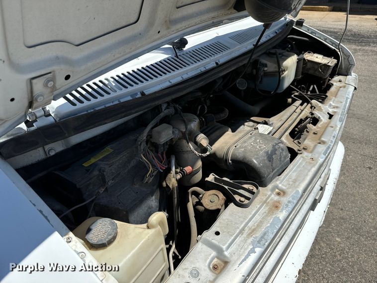 image for item MU9844 1991 Chevrolet  G30 delivery truck