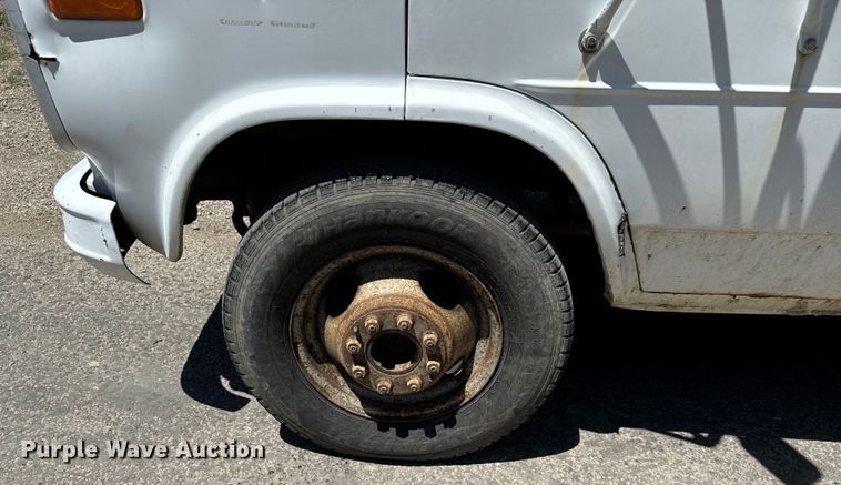 image for item MU9844 1991 Chevrolet  G30 delivery truck