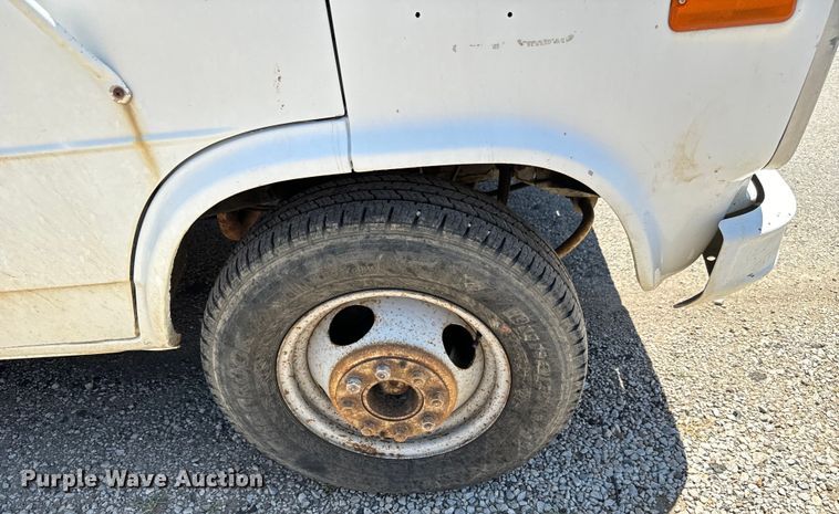 image for item MU9844 1991 Chevrolet  G30 delivery truck