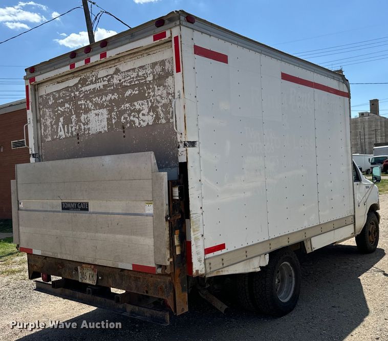image for item MU9845 1997 Ford E350 box truck