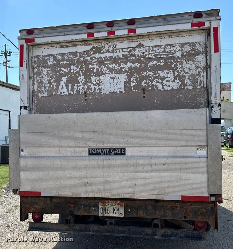 image for item MU9845 1997 Ford E350 box truck